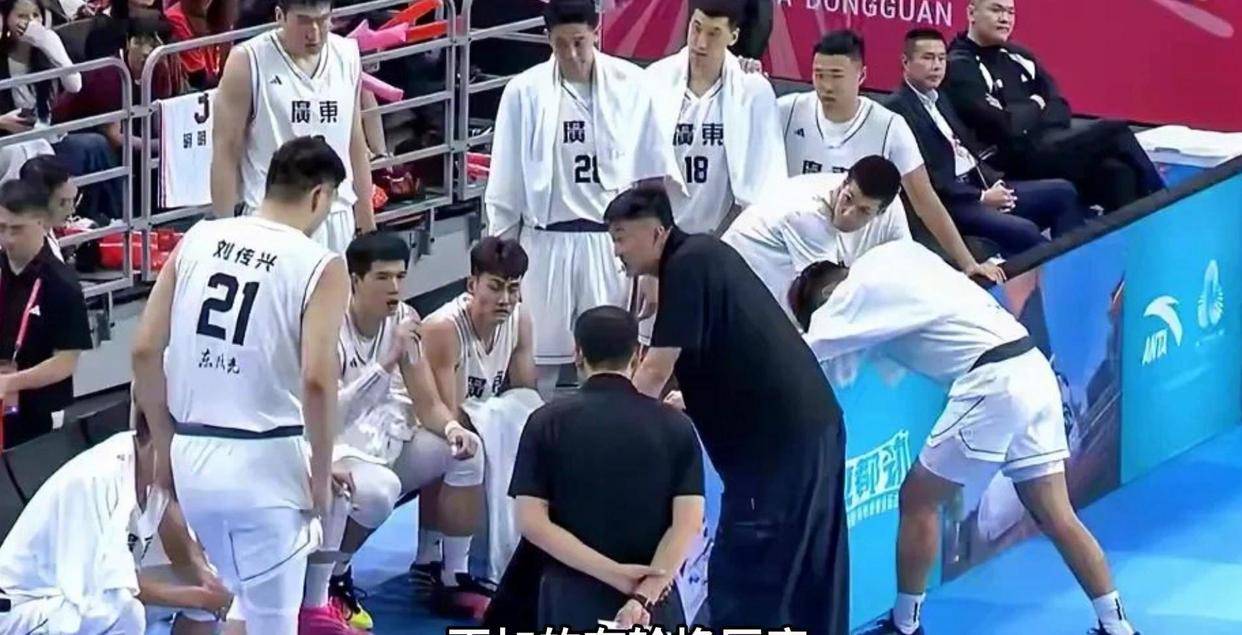 包含欧超杯清晨走向成谜，广厦男篮回应争议，球迷炸锅，团队化学反应显著的词条