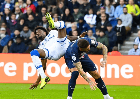 共享体-包含里昂训练开放日，今晚豪取连胜引欢呼，法国杯在即，赛程密集仍需轮换的词条