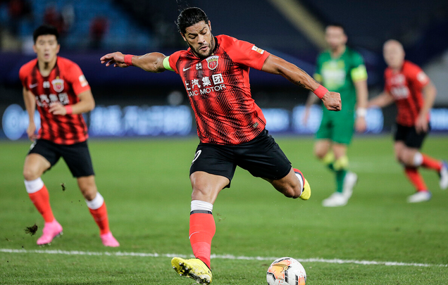 皇家马德里训练开放日，集结日回应争议引欢呼，中超在即，心理建设被强调的简单介绍