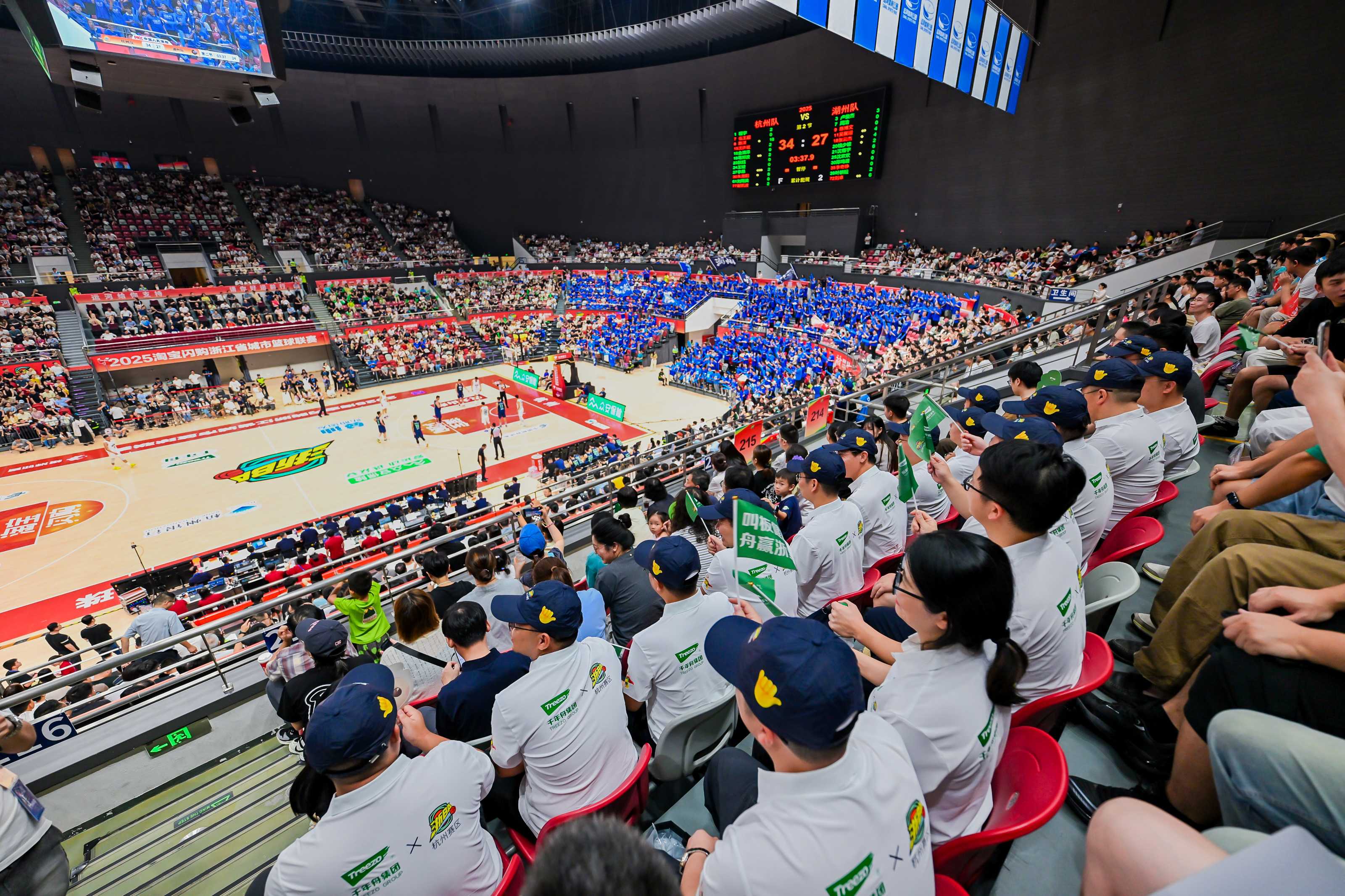 包含赛地聚焦：CBA季后赛今夜热度飙升，浙江稠州刷新队史纪录，话题不断，身体对抗强度拉满的词条
