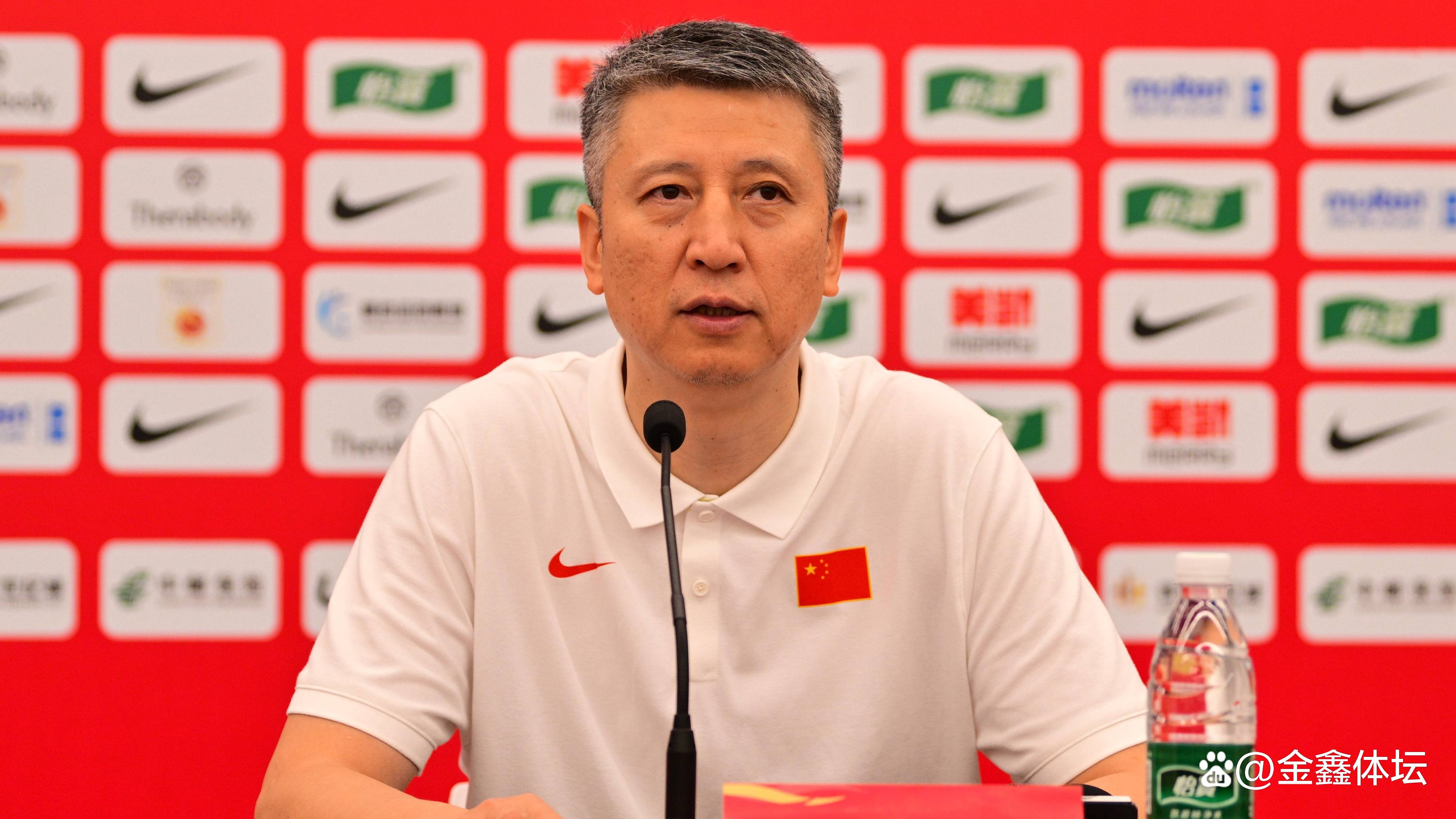 深圳男篮训练开放日，窗口期内部沟通引欢呼，CBA常规赛在即，团队化学反应显著的简单介绍